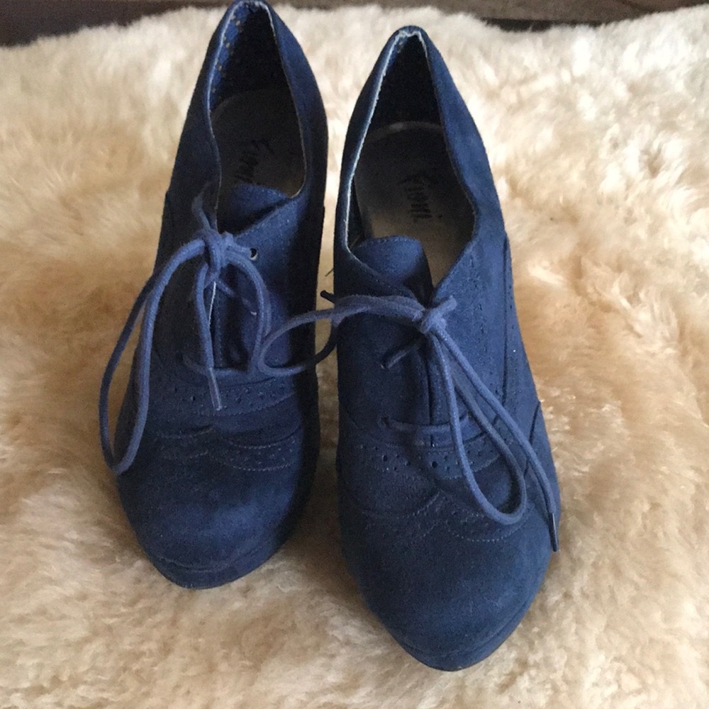 Fioni blue bootie heals